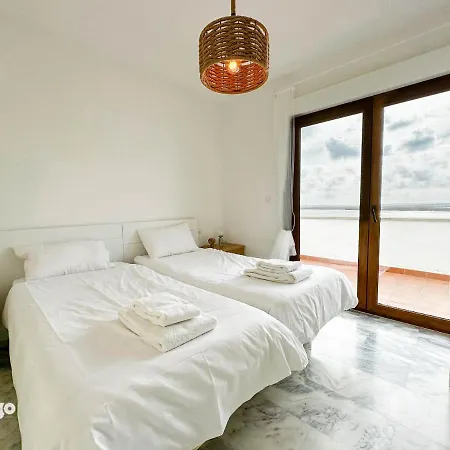 Riverview 4 Bedroom House, With Private Pool Ste003